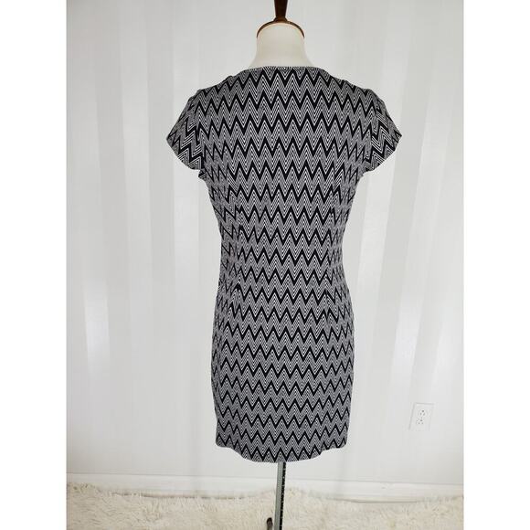 NEW YORK & CO Women's Black & Gray Patterned Shift Dress Sz M - Picture 4 of 9